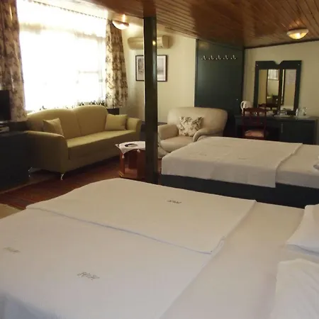 Hal-tur Hotel 3*