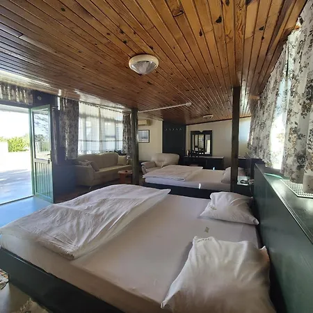 Hal-tur Hotel 3*
